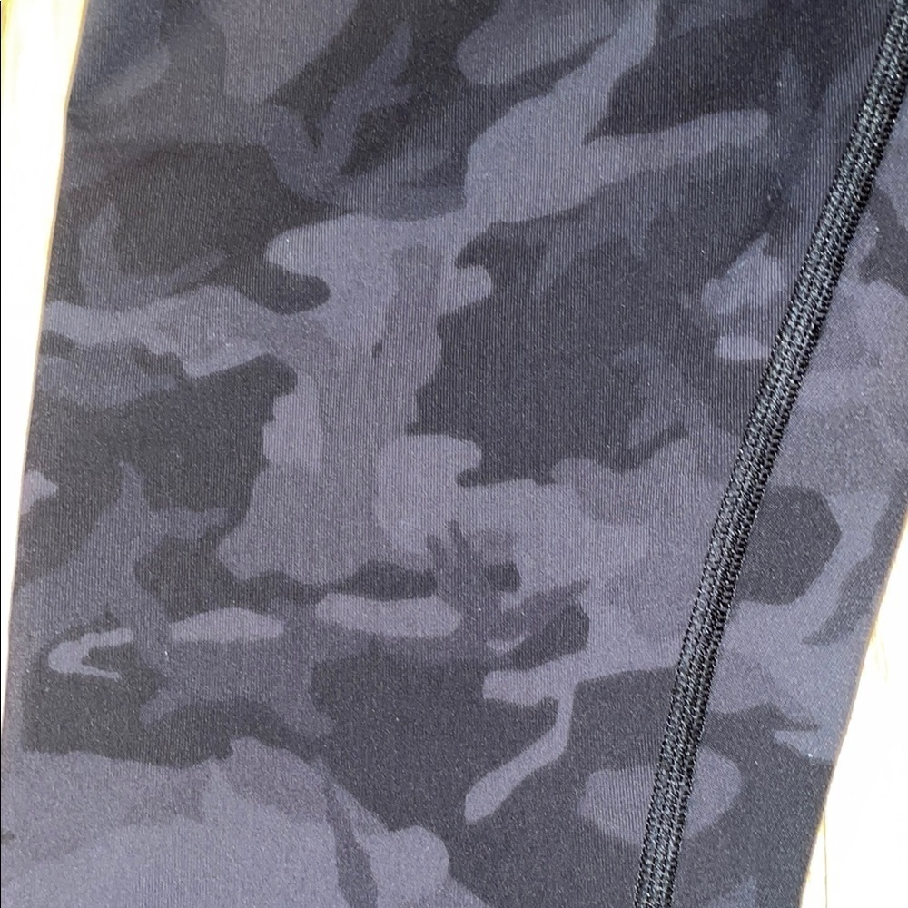 Lululemon Black Camo High-Rise Cropped Leggings - Picture 4 of 5